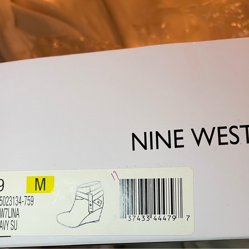 💙Nine West Suede Sz9 Ankle Booties💙 - Picture 6 of 6